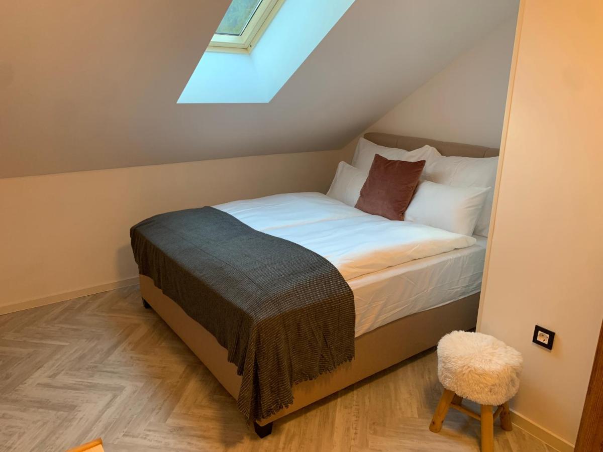 Pine Tree Holiday House Гозд Мартулек Екстериор снимка