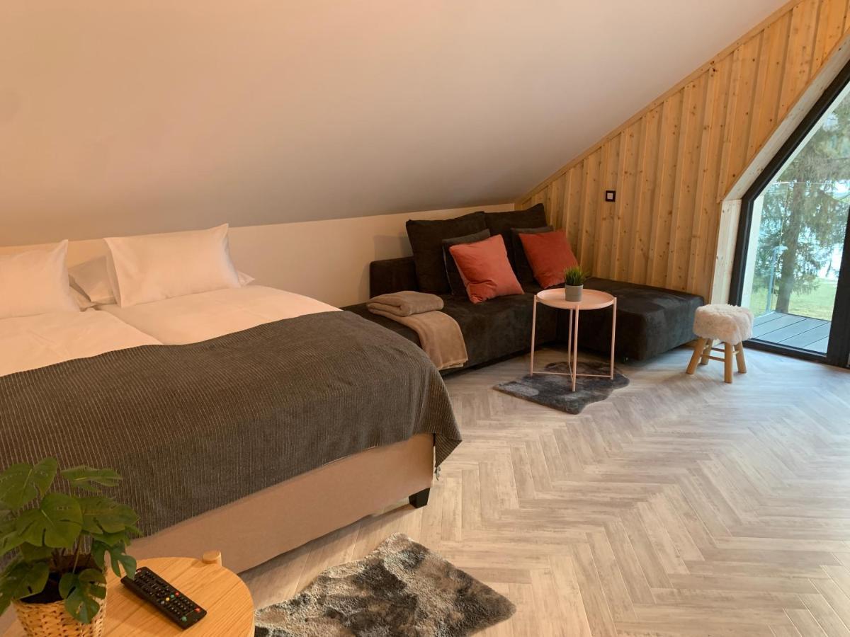 Pine Tree Holiday House Гозд Мартулек Екстериор снимка