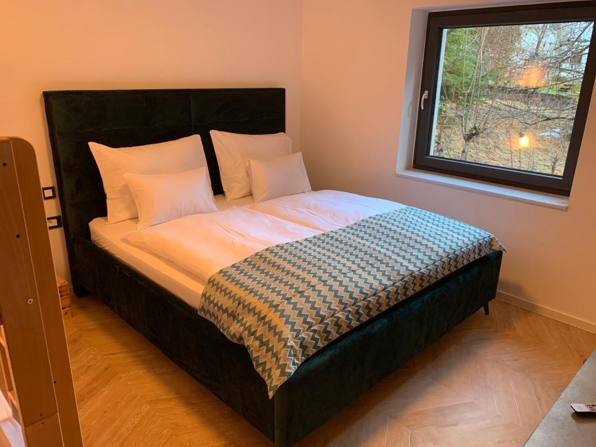 Pine Tree Holiday House Гозд Мартулек Екстериор снимка