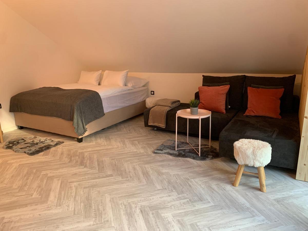 Pine Tree Holiday House Гозд Мартулек Екстериор снимка