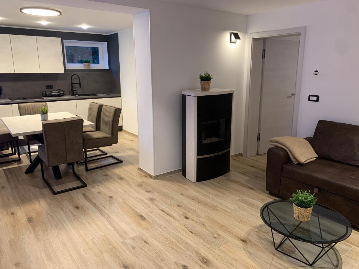 Pine Tree Holiday House Гозд Мартулек Екстериор снимка